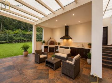 Casa · 632m² · 4 Habitaciones · 6 Estacionamientos · Hermosa Casa de Lujo en Urbanización Rincón del Valle, Frente Al Rancho San Francisco