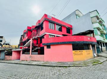Casa de 8 habitaciones, Quito · Casa Comercial en Venta Sector Chillogallo