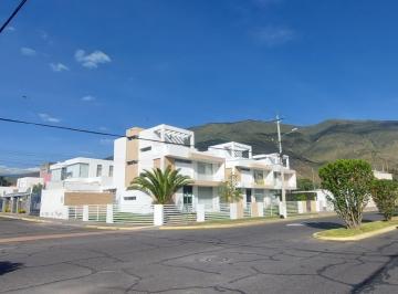 Casa · 170m² · 3 Habitaciones · 3 Estacionamientos · Casa en Venta en La Pampa