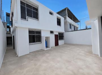 Casa · 119m² · 6 Habitaciones · 1 Estacionamiento · Vendo Casa de 6 Dorm. en Barrio Las Brisas Norte de Manta