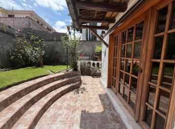 Casa de 4 habitaciones, Quito · Casa en Sangolqui en Urb San Francisco