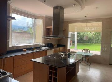 Casa de 3 habitaciones, Quito · Casa en Venta en Cumbaya en Urbanización Privada, Sector Via Lumbisi