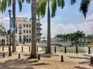 Terreno / Lote , Guayaquil · Plaza Lagos Hermoso Terreno en Venta!