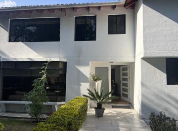 Casa · 320m² · 3 Habitaciones · 5 Estacionamientos · Casa en Cumbaya Casa de Venta Remodelada Sector Auquichico