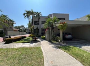 Casa · 400m² · 3 Habitaciones · 2 Estacionamientos · Vendo Casa en Urbanización Vista Al Rio Samborondón