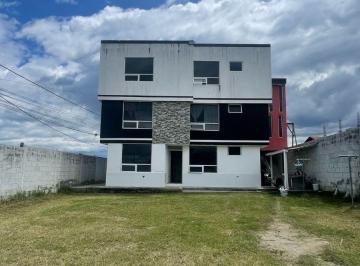 Casa de 3 habitaciones, Quito · Casa Independiente en Llano Grande