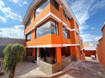 Casa · 318m² · 5 Habitaciones · 4 Estacionamientos · Carcelen - Mastodontes Casa Amplia 4 Parqueaderos, Vista, Excelentes Condiciones