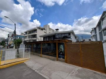 Casa · 469m² · 10 Habitaciones · 3 Estacionamientos · En Venta Amplia Casa Comercial con Terreno - 469 m² a Pasos del Quicentro