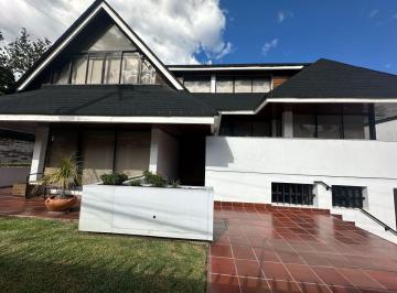 Casa de 5 habitaciones, Quito · Casa de Ventacon Jardin en Miravalle 2