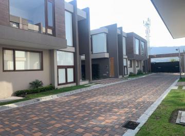 Casa · 161ha · 3 Habitaciones · 2 Estacionamientos · Venta en Cumbayá Casa Dos Plantas Sector Santa Ines 151 m²