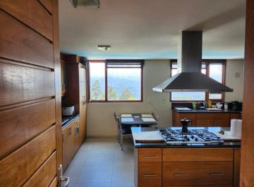 Casa de 4 habitaciones, Quito · Se Vende Casa con Vista Al Valle Seguridad, Monteserrin, Sierra del Moral
