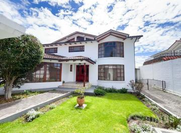 Casa · 650m² · 4 Habitaciones · 5 Estacionamientos · Venta de Casa Independiente Sector Conocoto – Cerca Administración Zonal Los Chillos