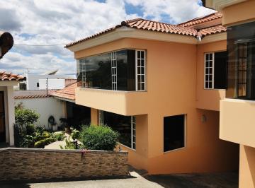 Casa · 4047m² · 6 Habitaciones · 6 Estacionamientos · Jal. Venta Casa 6 Dorm. Cumbayá, 1171 m² Terreno y Jardín.