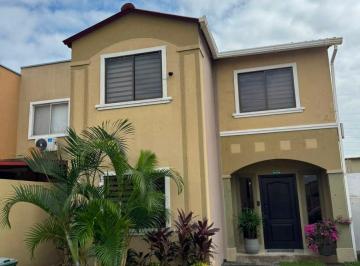 Casa de 4 habitaciones, Daule · Hermosa Casa en Venta en Urbanización La Joyalindos Acabados y Excelente Ubicación.