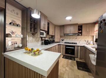 Casa de 4 habitaciones, Azogues · Casa en Venta en Azogues, Sector Charasol