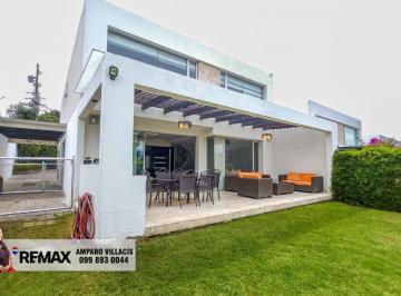 Casa de 3 habitaciones, Quito · Casa Independiente con Amplio Jardín Sector Rancho San Francisco
