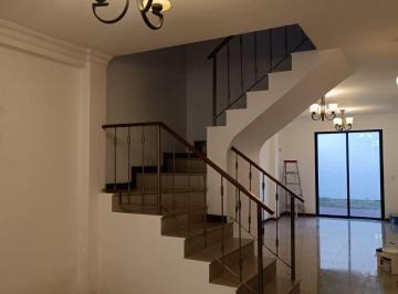 Casa de 5 habitaciones, Guayaquil · Alquiler Casa Remodelada en Urb. Ciudad Celeste 4d