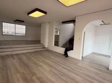 Casa de 4 habitaciones, Quito · Casa Comercial en Renta