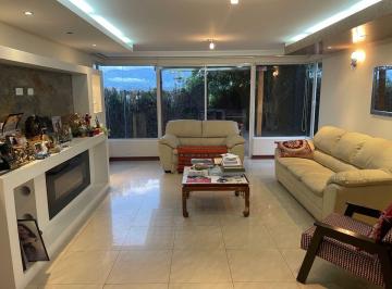 Casa de 4 habitaciones, Quito · Casa en Venta en Cumbaya Sector Colegio Aleman