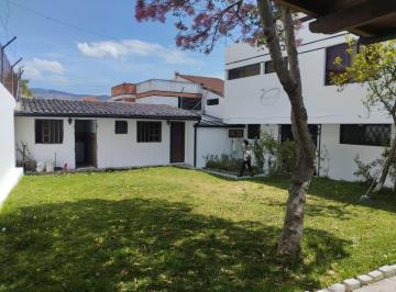 Casa de 6 habitaciones, Quito · Amplia Casa en Venta Tres Niveles con Seis Dorm. Sector Cotocollao