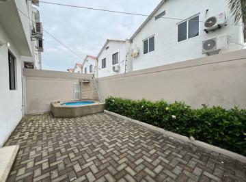 Casa de 3 habitaciones, Daule · Se Alquila Casa Esquinera en Urbanización Napoli
