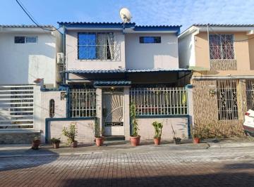 Casa de 3 habitaciones, Guayaquil · Casa en Venta en Urbanizacion Victoria del Rio Mucho Lote 2 Al Norte