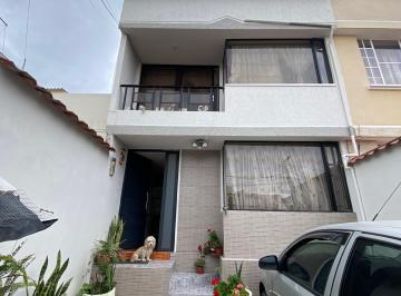 Casa de 4 habitaciones, Quito · Casa | Venta | 3 Pisos | 4 Dorm. | San José de Morán