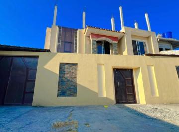 Casa · 350m² · 6 Habitaciones · 3 Estacionamientos · Casa Rentera en Venta en Machala, Barrio Primero de Enero, Callejón Paoc