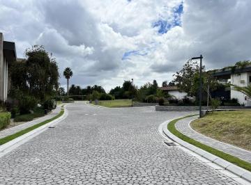 Terreno / Lote · 1m² · Terreno de Venta Ubicado Dentro de Hermosa Urbanización en Puembo