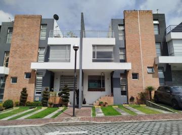 Casa de 3 habitaciones, Quito · Casa en Venta Sector Carretas