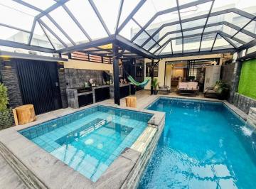 Casa · 122m² · 3 Habitaciones · 2 Estacionamientos · Venta Casa con Piscina Privada en Conjunto, 226 m² + 110 m² Áreas Abiertas