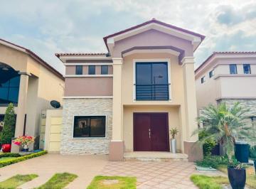 Casa de 3 habitaciones, Guayaquil · Alquilo Casa Amoblada con Piscina y Jacuzzi en Ciudad Celeste