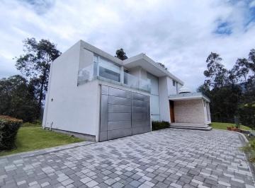 Casa · 280m² · 3 Habitaciones · 3 Estacionamientos · Casa de Alquiler en Conjunto Vía a Intervalles a 8 Minutos de La Rita Viva