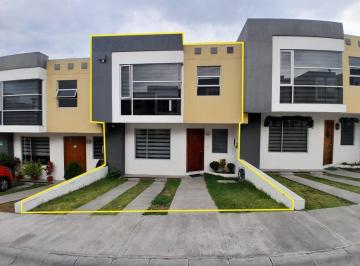fachada casa · Venta Casa Familiar - Calderón | 2 Parqueaderos