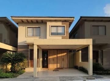 Casa de 3 habitaciones, Guayaquil · Casa de 200 m² con 3 Habitaciones en Alquiler en Vía a La Costa