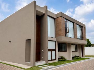 Casa de 3 habitaciones, Quito · Casa Moderna de Lujo Renta | Cumbayá