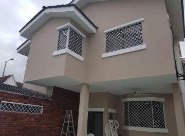 Casa de 4 habitaciones, Guayaquil · Casa de 400 m² con 4 Recámaras en Alquiler en Los Ceibos