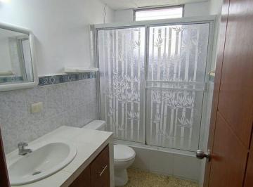 Departamento de 3 habitaciones, Guayaquil · Vendo Departamento en Primer Piso Alto en Urdesa Central