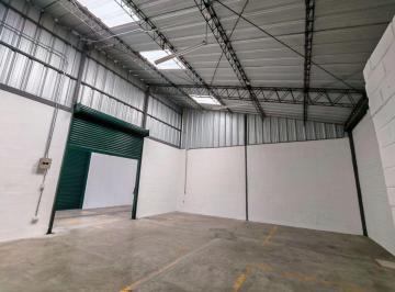 Bodega-Galpón , Quito · Rento Excelente Bodega de 69 m² en Complejo de Bodegas con Guardiania 24 Horas Sector del Condado.