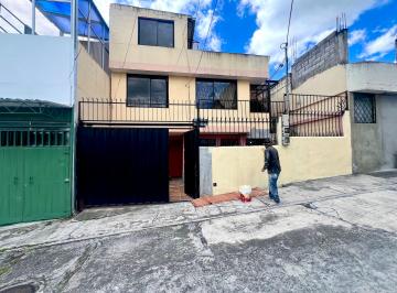 Casa de 6 habitaciones, Quito · Venta Casa Carcelén