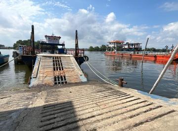 Bodega-Galpón · 573m² · 2 Habitaciones · 5 Estacionamientos · Puerto Bolívar, Machala, El Oro, Venta Galpón con Muelle 1002 m²