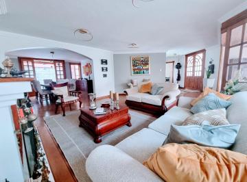 Casa de 4 habitaciones, Quito · Casa en Venta - 4 Dorm - Estudio - Seguridad - Urbanización - Amagasi