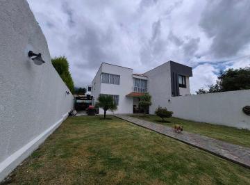 Casa · 206m² · 4 Habitaciones · 8 Estacionamientos · Venta Casa 2 Niveles, Terreno, Dormitorio en Pb, Lumbisí - Cumbayá