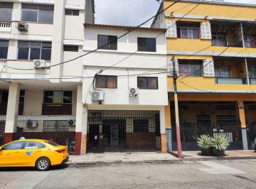 Casa · 389m² · 10 Habitaciones · Venta de Casa Rentera en Alcedo y Asisclo Garay Cesa