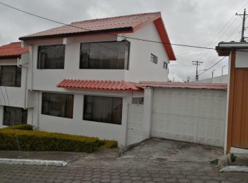 Casa de 3 habitaciones, Ambato · Casa en Venta – Ambato
