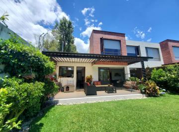 Casa · 200m² · 4 Habitaciones · 2 Estacionamientos · Casa Totalmente Amoblada en Renta Tumbaco La Morita