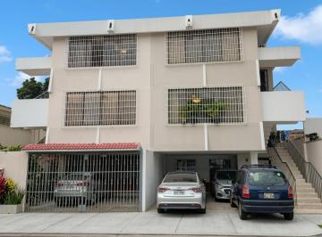 Departamento de 3 habitaciones, Guayaquil · Departamento en Urdesa. en Circunvalación Sur y Guayacanes.