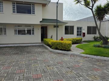Casa de 3 habitaciones, Quito · Casa de Venta en Conjunto Sector San Camilo Calderon