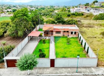 Casa de 3 habitaciones, Antonio Ante · Casa en Venta en Chaltura, Imbabura Amplio Terreno 803 m²
