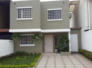 Casa de 3 habitaciones, Guayaquil · Venta de Casa de 2 Plantas, 3 Dorm., 2 Baños en El Norte de Guayaquil